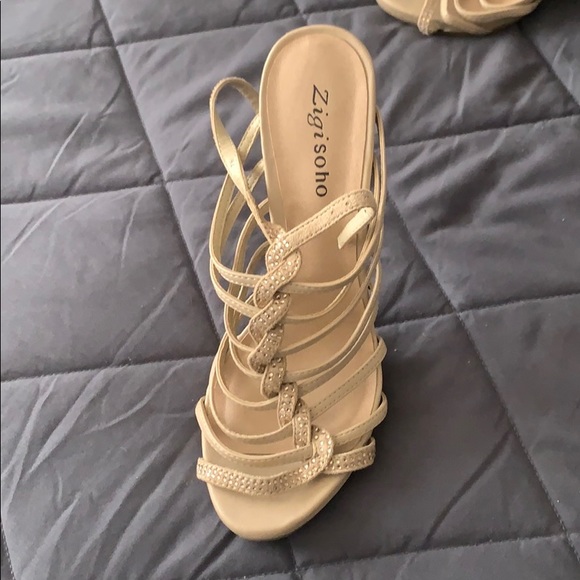 Heels - Picture 2 of 4